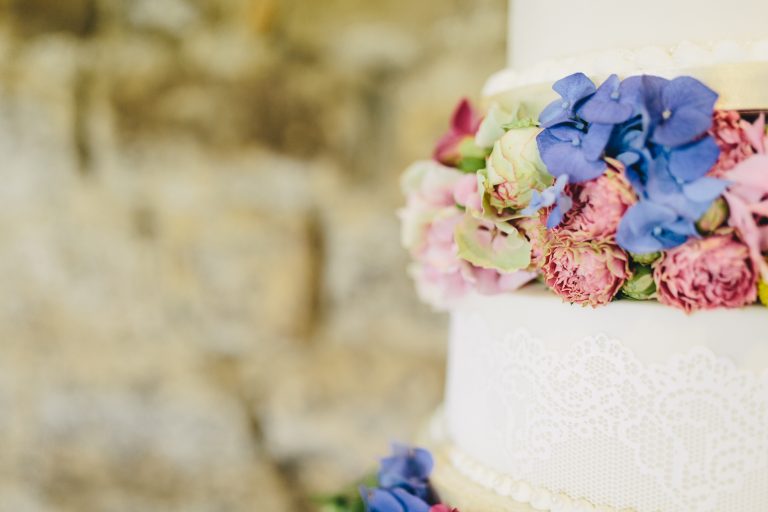 bright-cake-flowers-belsflowers-the-twins