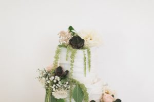 trailing-woodland-cake-decoration-belsflowers-melissa-beattie