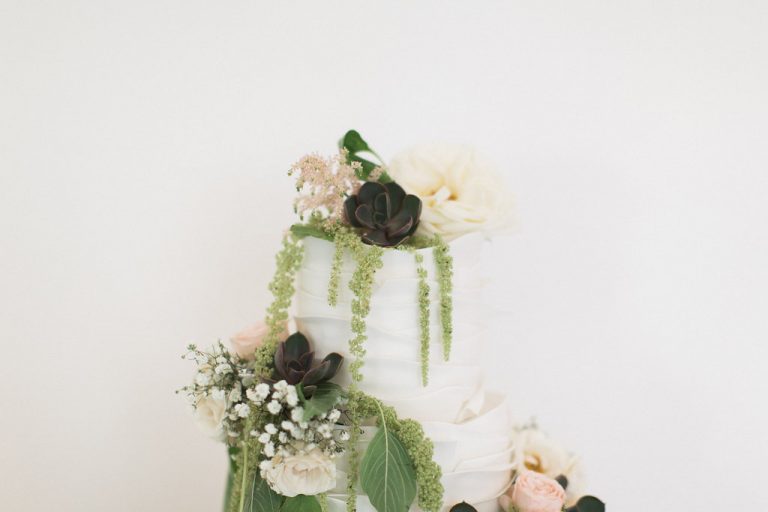 trailing-woodland-cake-decoration-belsflowers-melissa-beattie